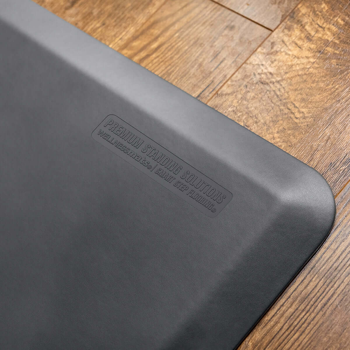 https://www.wellnessmats.com/cdn/shop/products/32WMRGRY-Gray-logo-detail_91a238c0-8b55-4175-8d91-6e01c3b8bf24.jpg?v=1691159639